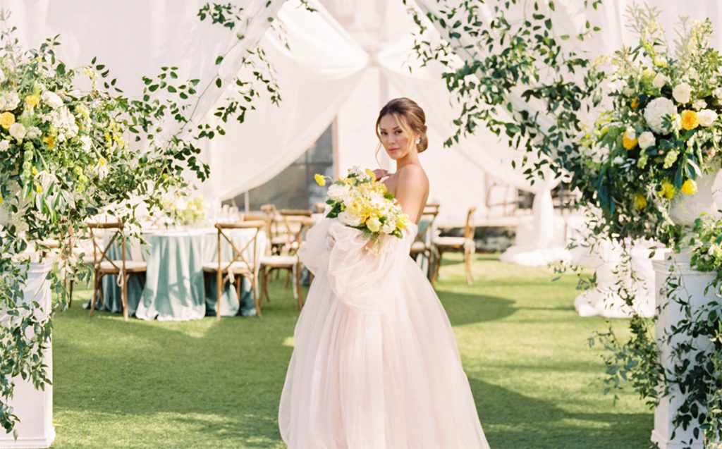 Bodas en jardín vs interiores: las ventajas reales que casi nadie menciona